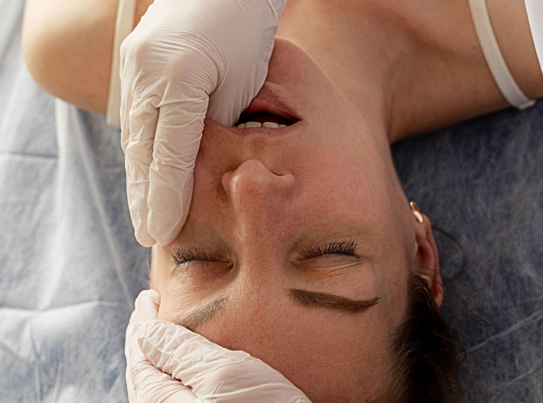 Manuelle myofasziale Face-Release-Techniken
